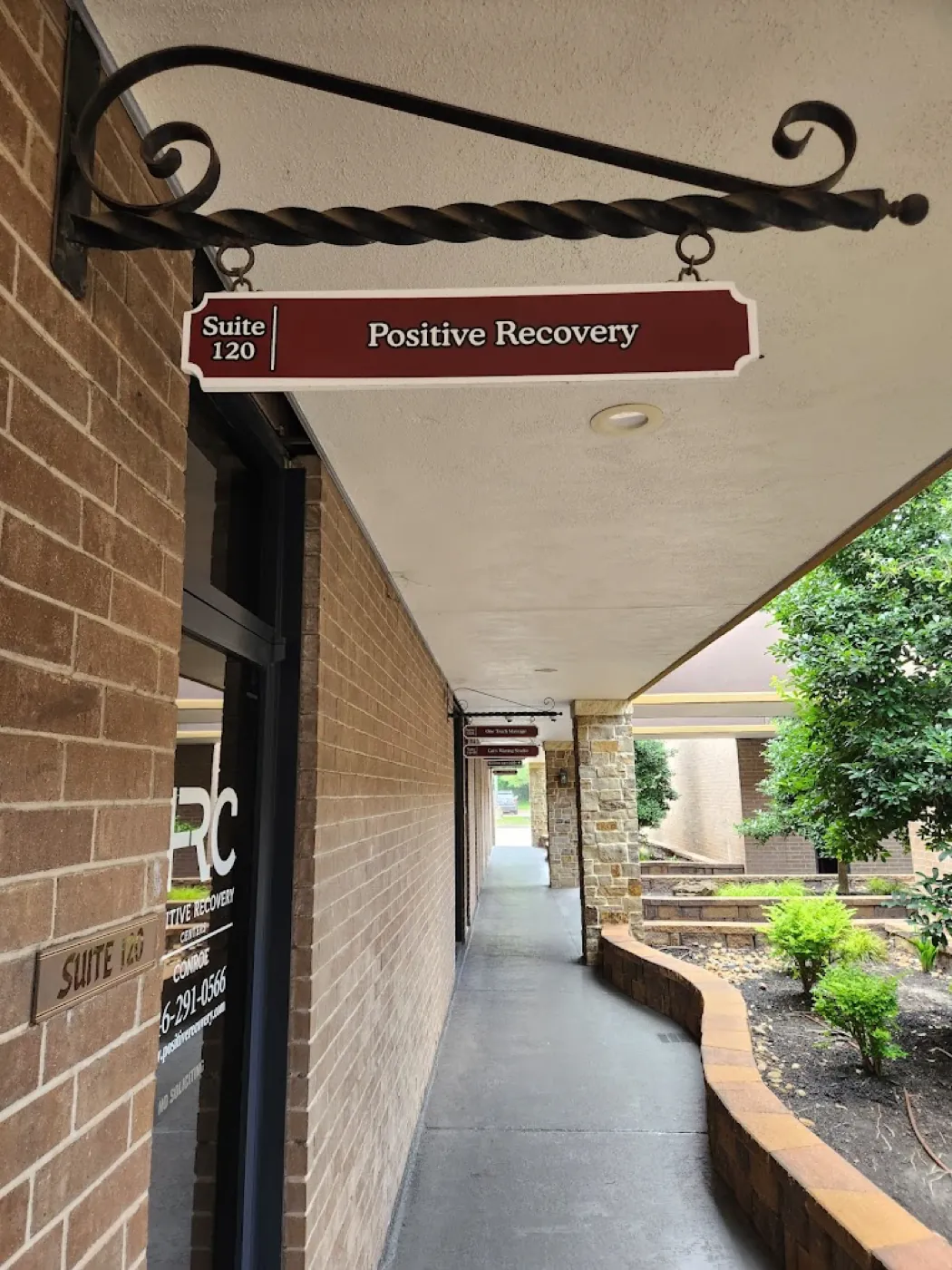 Exterior of the Positive Recovery Centers Conroe office on West Davis Street