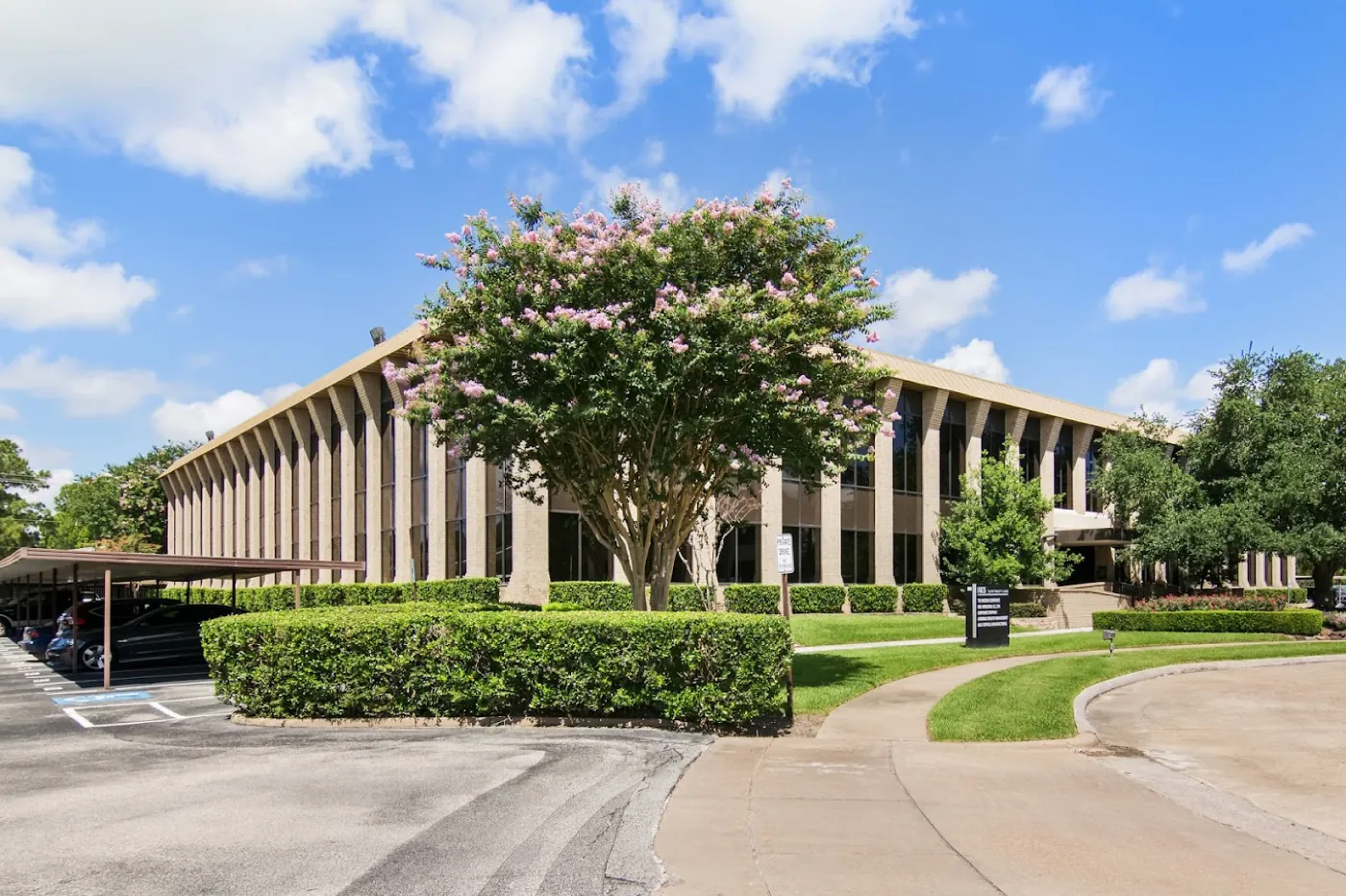 Exterior of the Memorial / Spring Branch outpatient office in West Houston